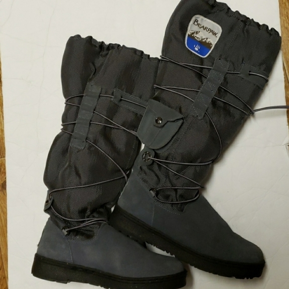 BearPaw Shoes - ⬇️BearPaw "Boreal" Boots Size 7 & 🧦socks